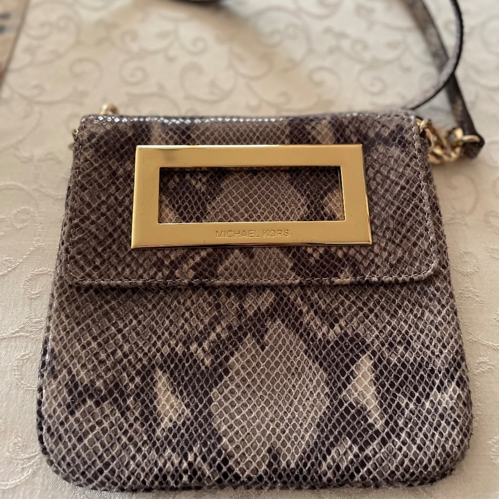 MICHAEL KORS CROSSBODY-TAUPE & BLACK SNAKESKIN LOOk W/ GOLD HARDWARE